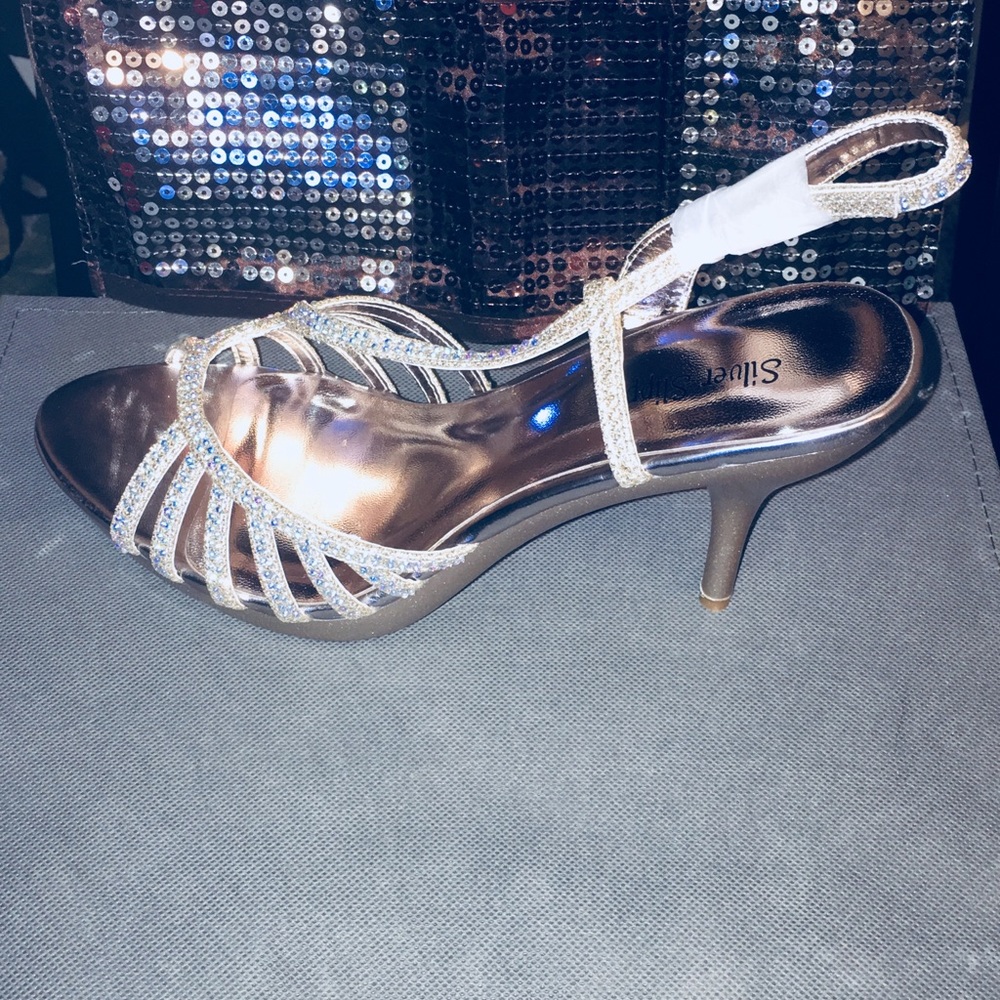 NWOT Rhinestone Heels ๐ก๐ - Picture 3 of 6